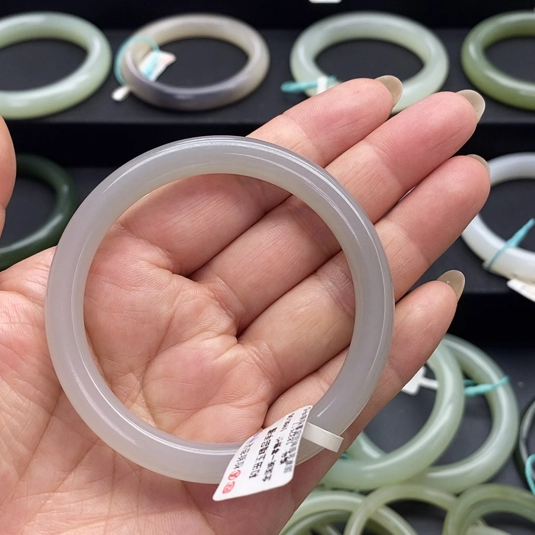 和田玉手镯未镶嵌56.57