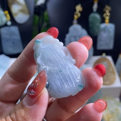 【闪购商品】颈饰未镶嵌翡翠花生