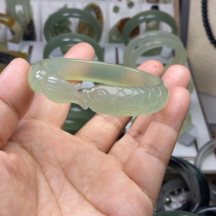 蛇纹石玉未镶嵌手镯