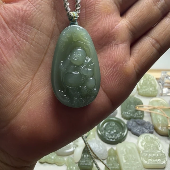 和田玉未镶嵌吊坠(赠链)