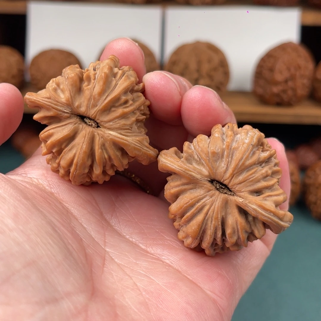 R***H文玩核桃把件41尺平谷一代四座楼补以前有黄的核桃