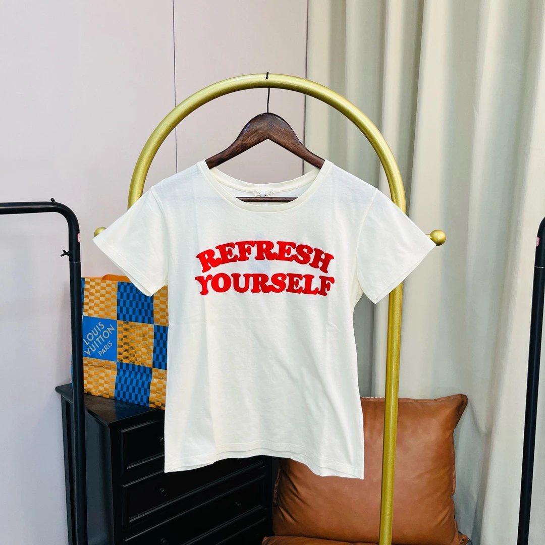 99新 Celine/思琳 /梅芙/米色胸前植绒logo短袖 S码 99新