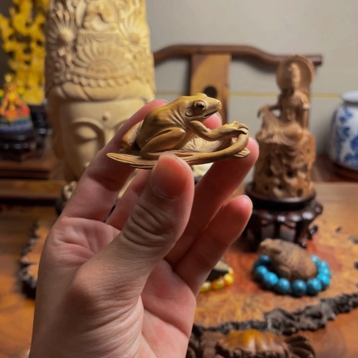 檀香木尚秋雕刻一叶来财