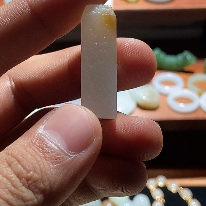 *****和田玉未镶嵌颈饰