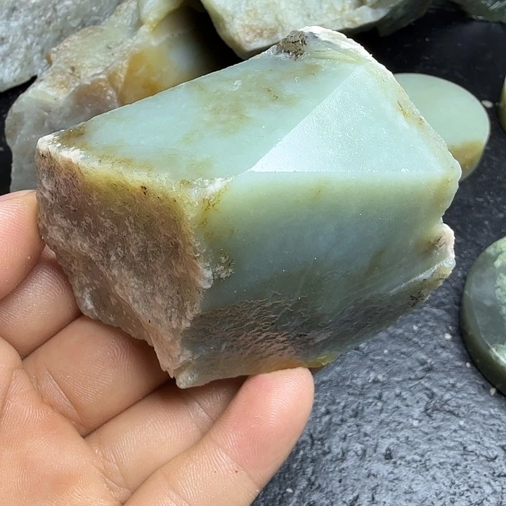 和田玉（糖玉）未镶嵌珠宝奇石