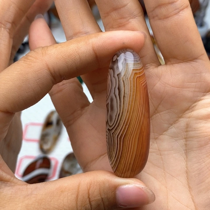 自***儿未镶嵌颈饰玛瑙/玉髓