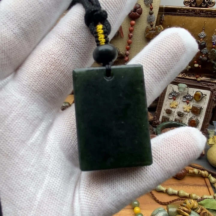 未镶嵌岫岩河磨玉（透闪石质玉）挂件