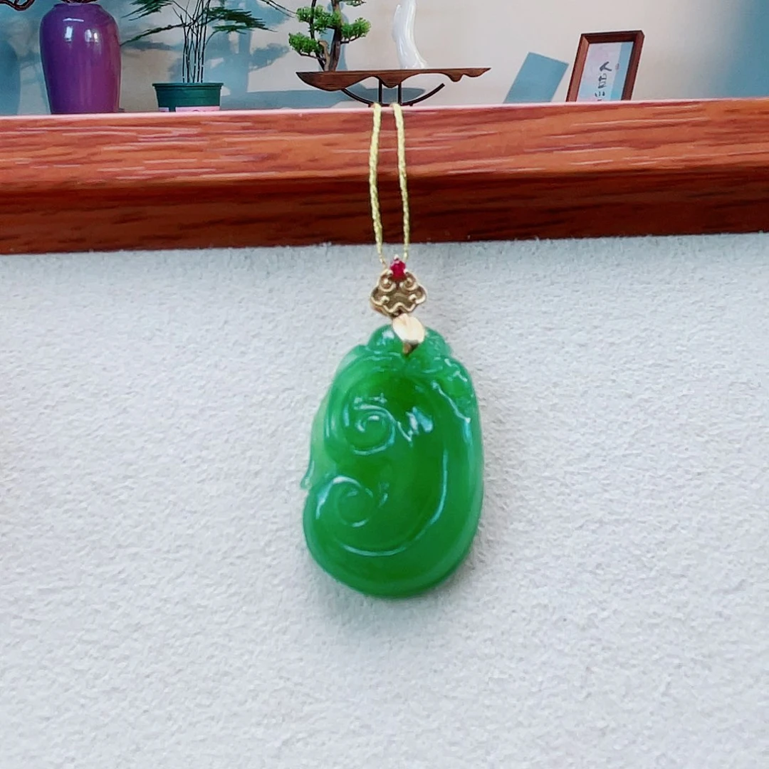 和田玉（碧玉）18K金镶嵌颈饰如意