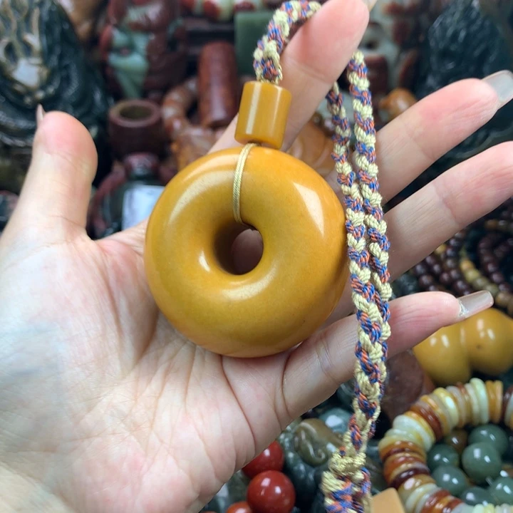 透闪石质玉未镶嵌珠宝奇石