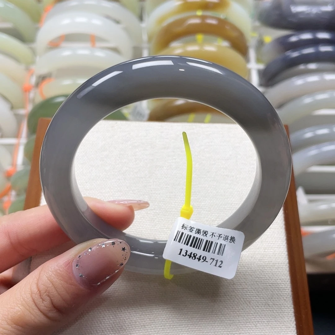 【闪购商品】未镶嵌手镯和田玉