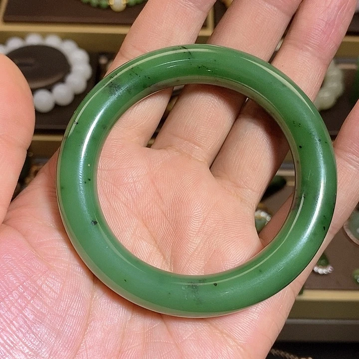 【闪购商品】未镶嵌手镯和田玉(碧玉)S****哇
