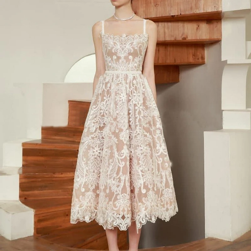 2025越南法式小众连衣裙轻奢礼服气质名媛刺绣收腰中长款吊带裙子