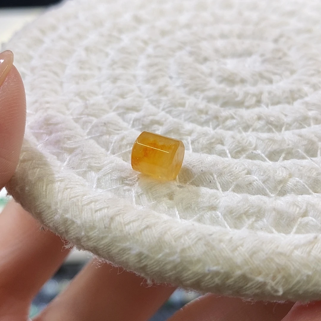 翡翠未镶嵌颈饰桶珠