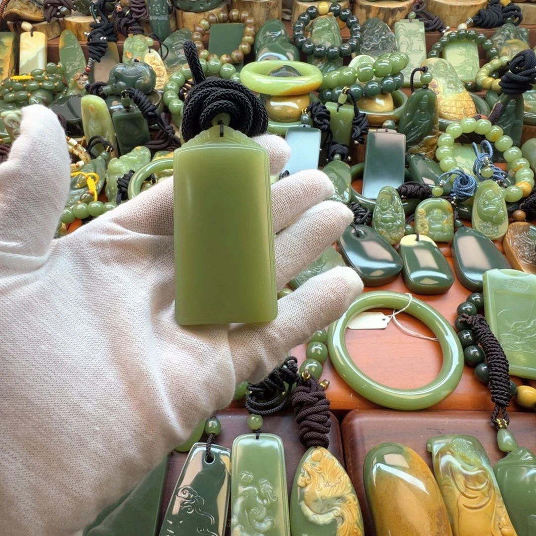 福***岫岩老玉（透闪石质玉）未镶嵌颈饰