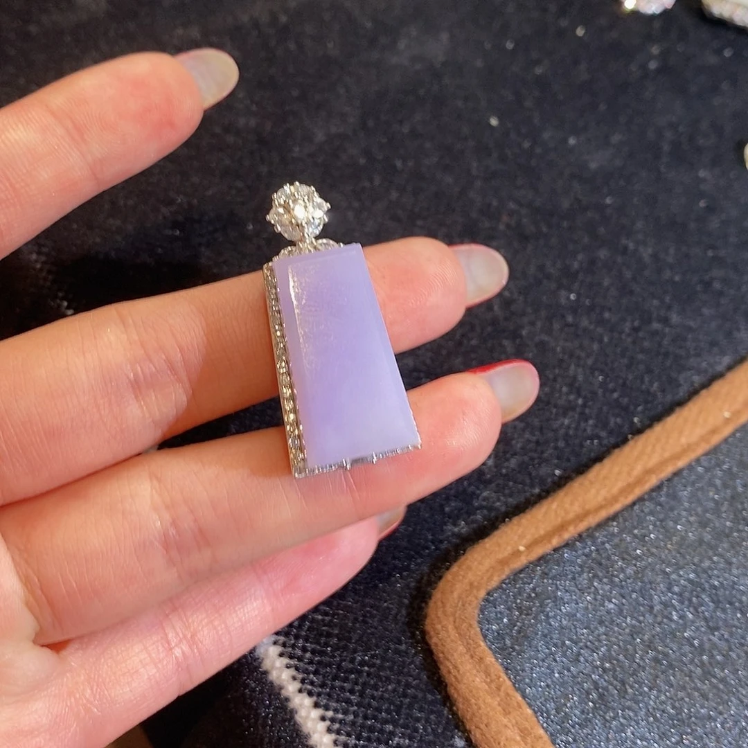 翡翠颈饰银S925镶嵌梦*?天然翡翠