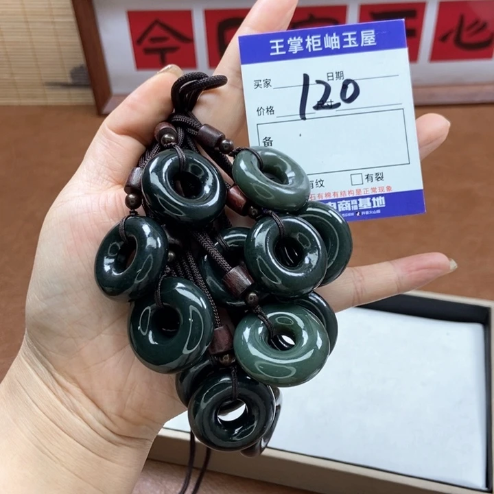 和田玉吊坠吊坠未镶嵌多样性，发一个