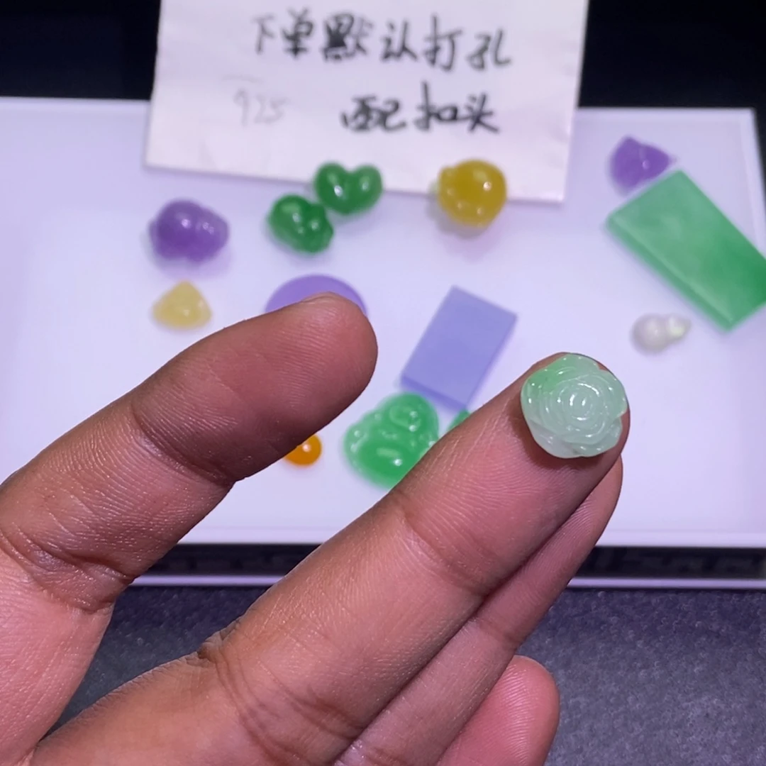 翡翠未镶嵌颈饰吊坠