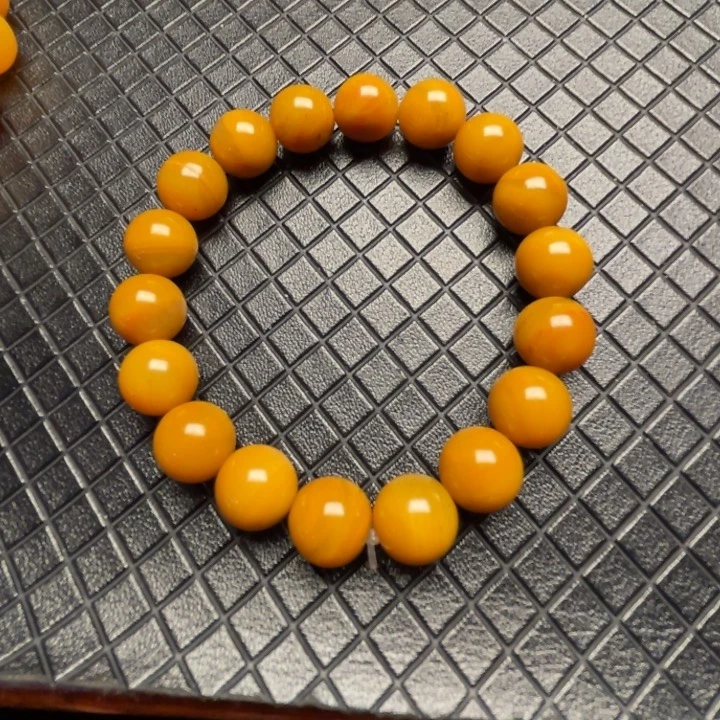 未镶嵌石英质玉（黄龙玉）颈饰