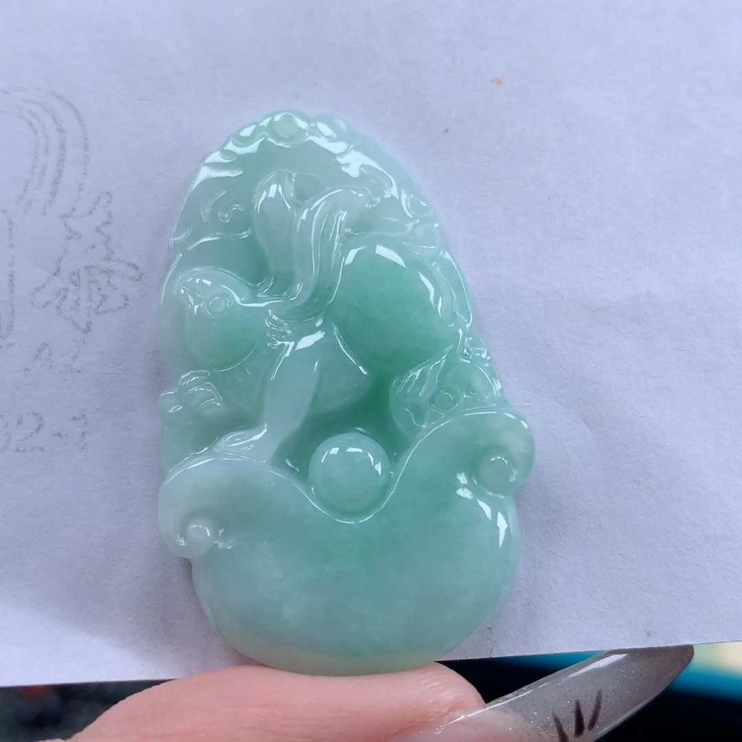 翡翠未镶嵌颈饰生肖兔牌吊坠