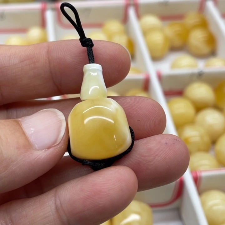 顺***水未镶嵌琥珀裸石蜜蜡