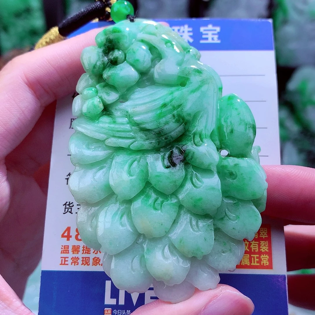 翡翠未镶嵌颈饰挂件