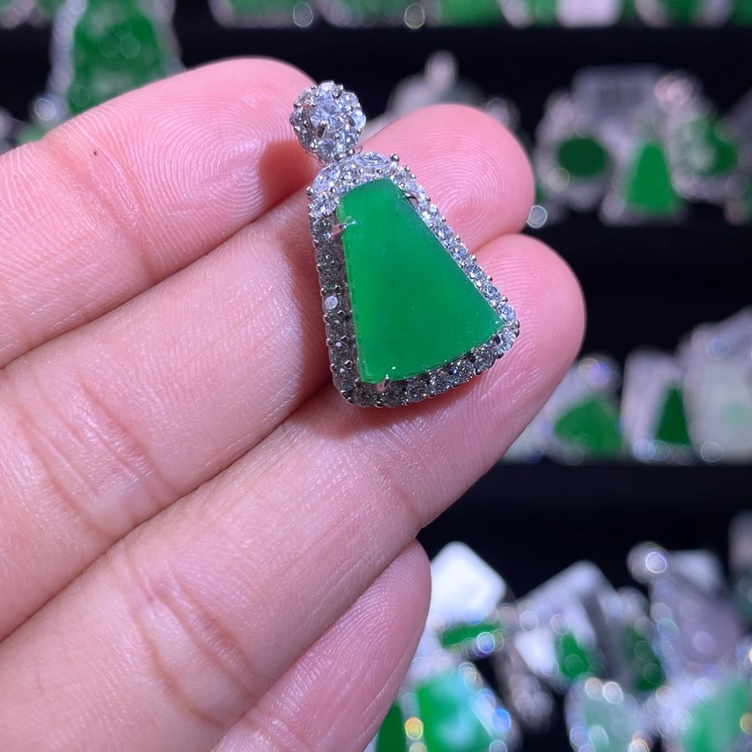 【闪购商品】颈饰银S925镶嵌翡翠