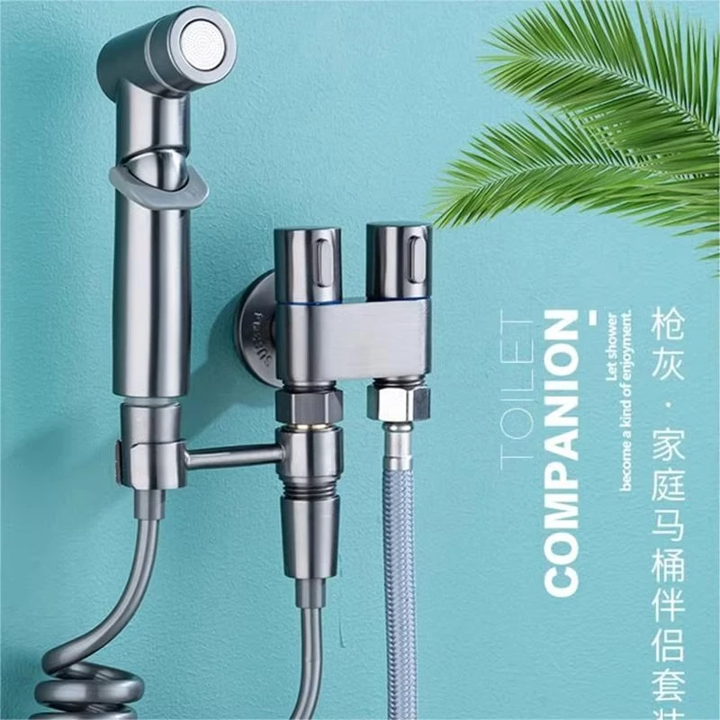 枪灰色小空间马桶伴侣卫生间一进二出角阀增压喷枪套装