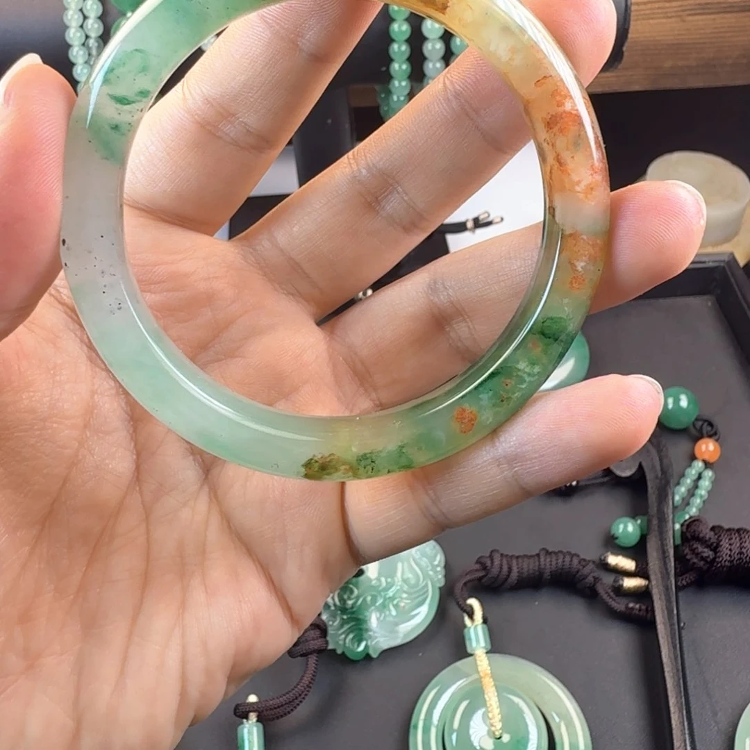 石英质玉（非洲翠）手镯未镶嵌