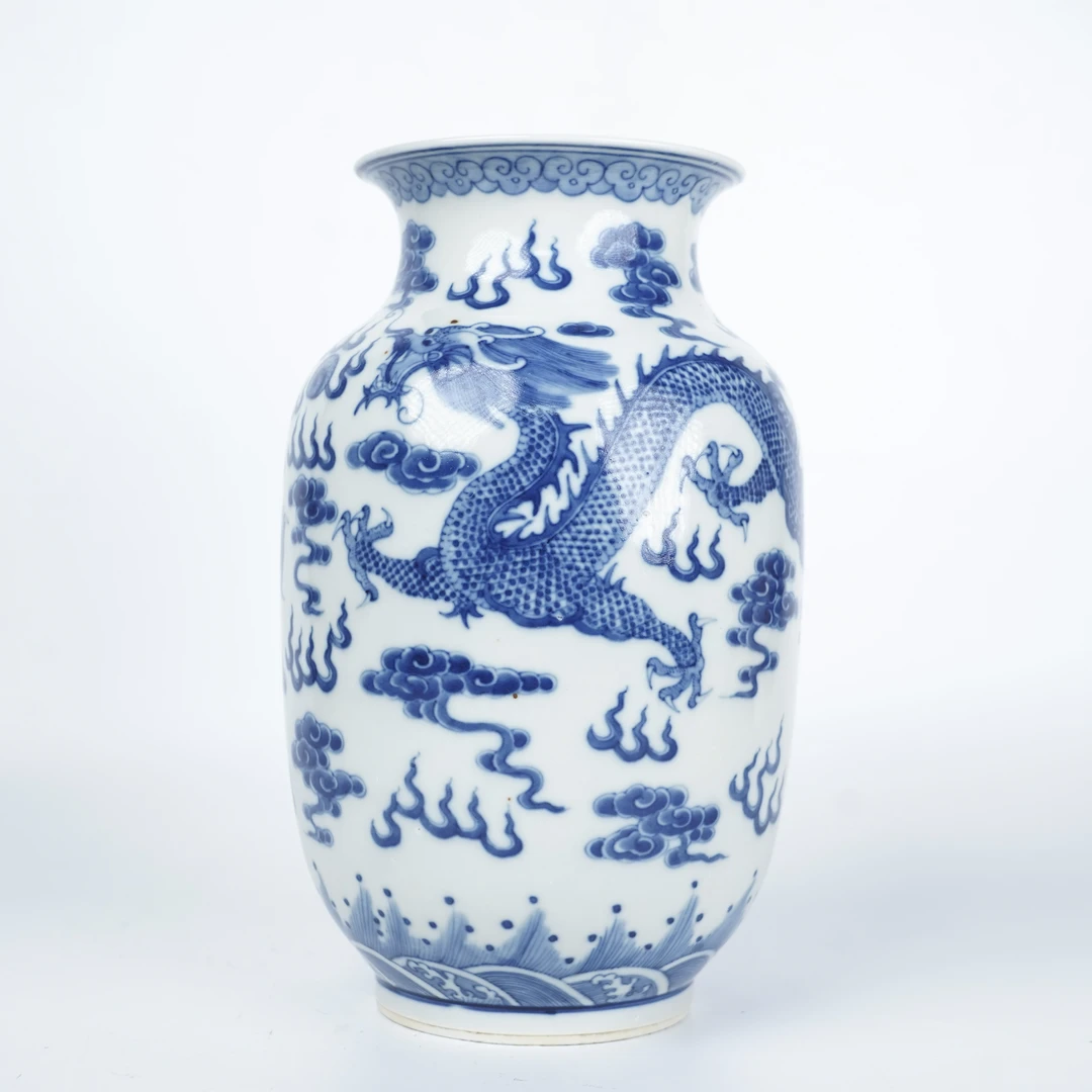 Lot006青花云龙纹瓶