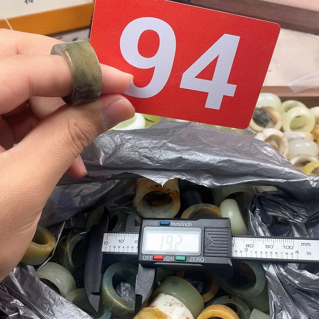 蒲***定蛇纹石玉合金颈饰