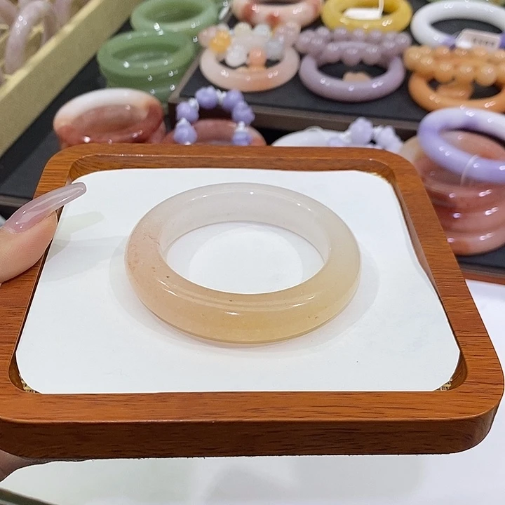 石英质玉未镶嵌手镯52