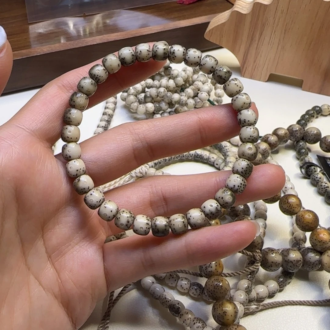 手串星月菩提石玉冰糖底绿包白7×6