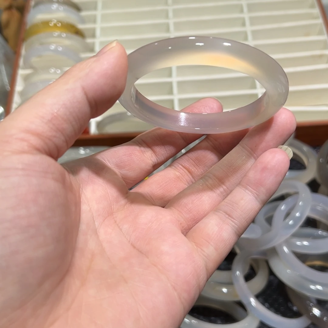 玛瑙/玉髓未镶嵌手镯5960圈有包容2.2