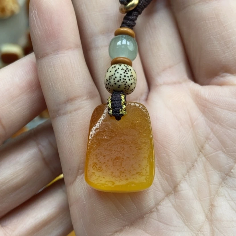 【闪购商品】琥珀颈饰未镶嵌