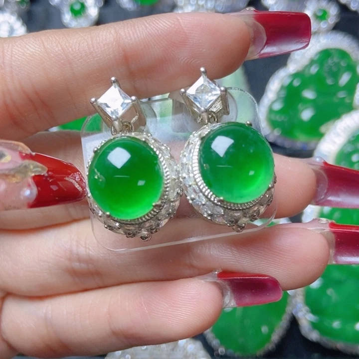 翡翠颈饰未镶嵌18。