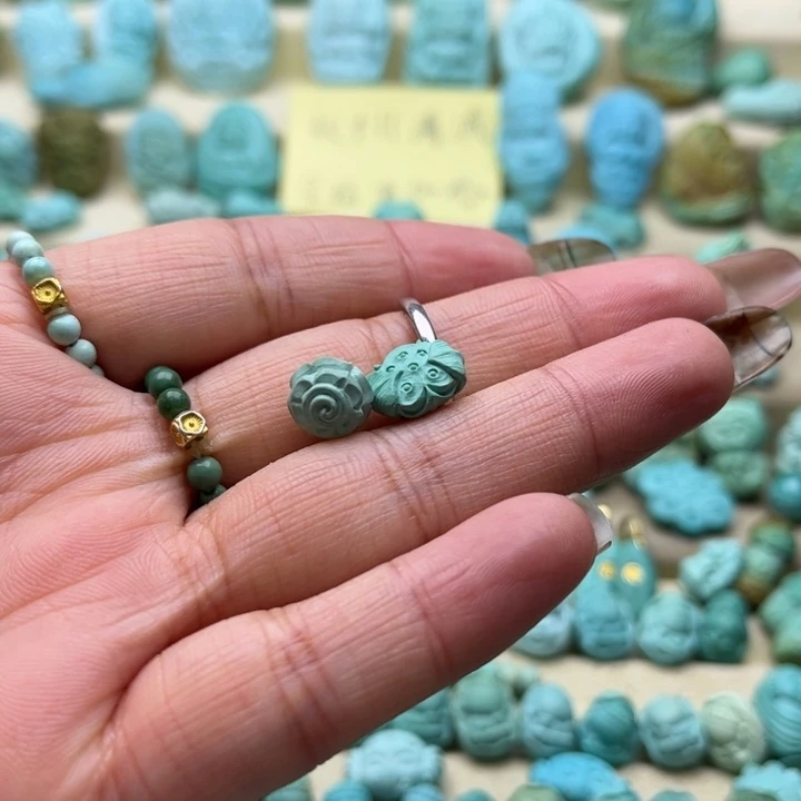 绿松石未镶嵌颈饰