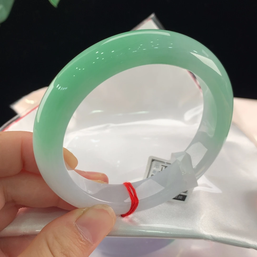 行***着未镶嵌手镯翡翠2095