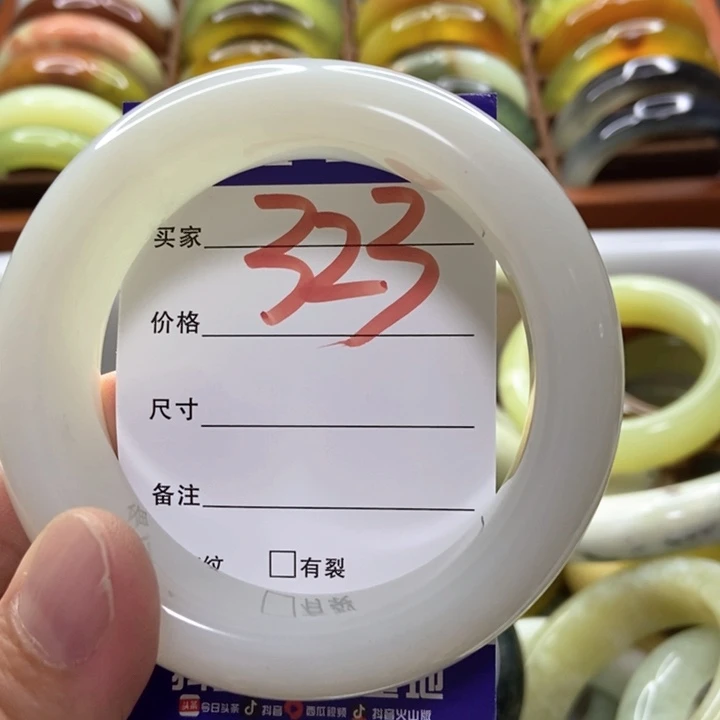 飞***轩未镶嵌蛇纹石玉手镯