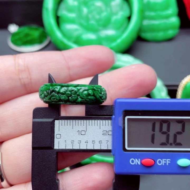 翡翠未镶嵌戒指戒指