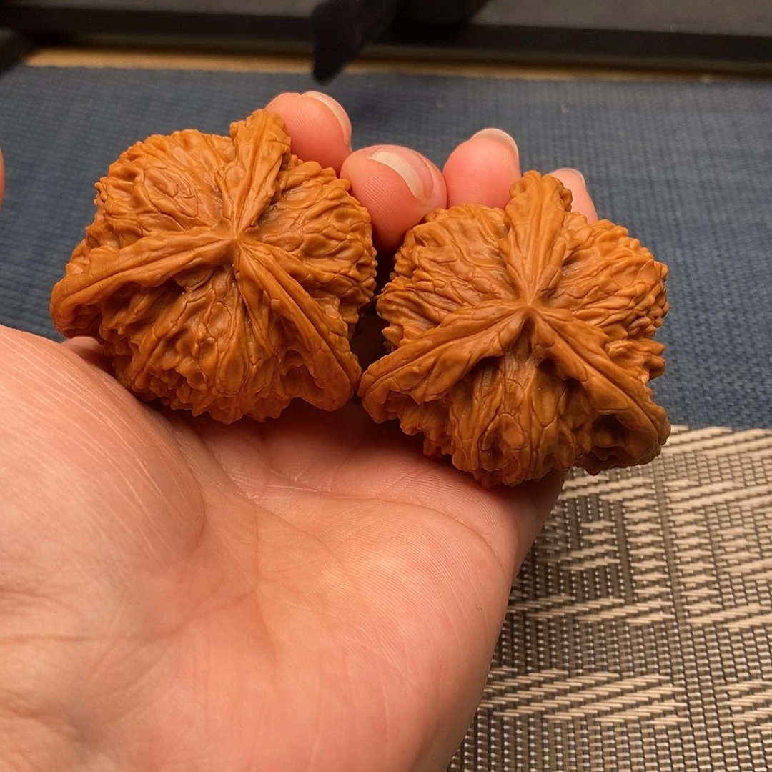 坚***！文玩核桃吊坠三棱