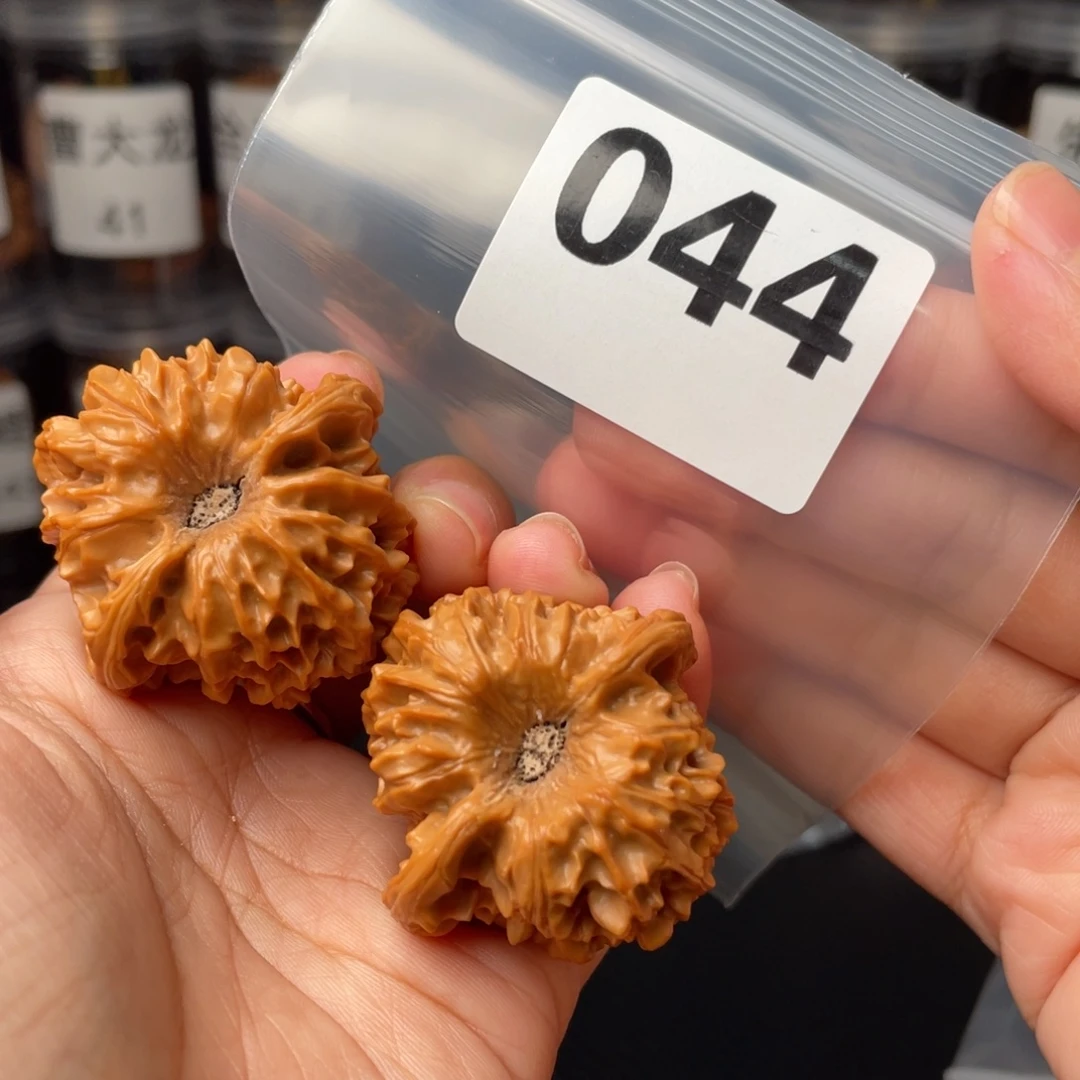 文玩核桃把件40龙门涧