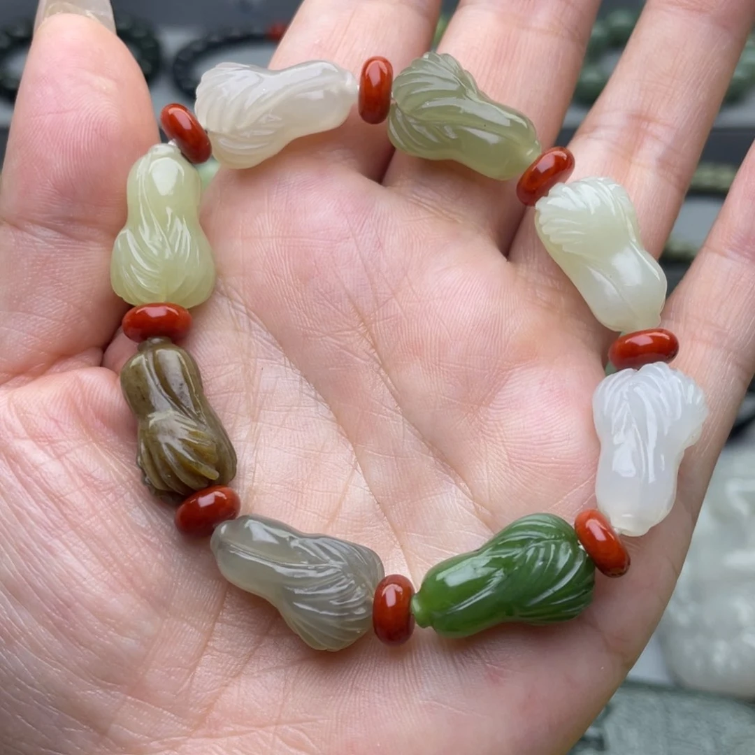 和田玉未镶嵌颈饰何**及