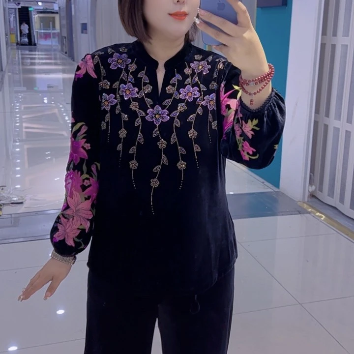 8685秋季新款大码V领遮肉显瘦丝绒烫钻烧花袖套头妈妈上衣