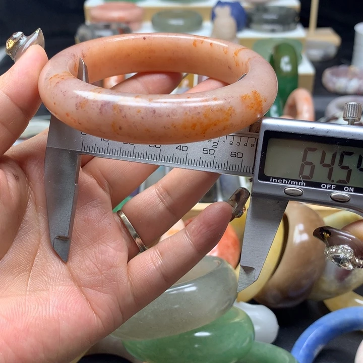 未镶嵌手镯石英质玉