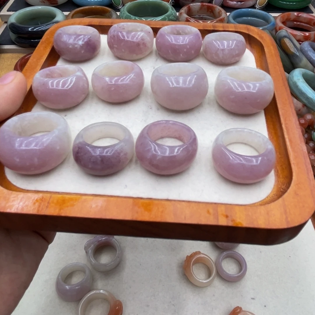 石英质玉未镶嵌圈口齐全