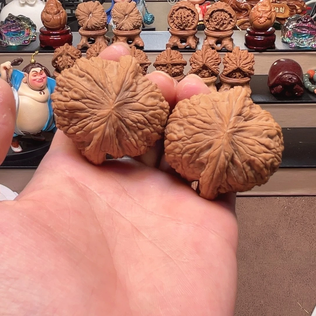 桃核把件44泥鳅背