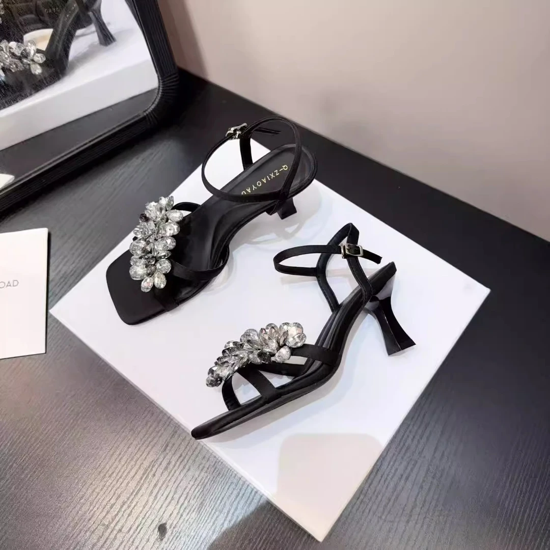【6厘米】水钻花朵露趾高跟时尚一字带凉鞋女粗跟时装夏季高跟鞋