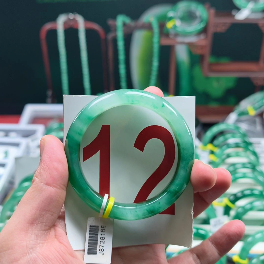 石英质玉（非洲翠）未镶嵌手镯