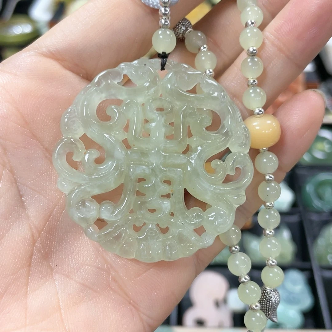 石英质玉颈饰合金