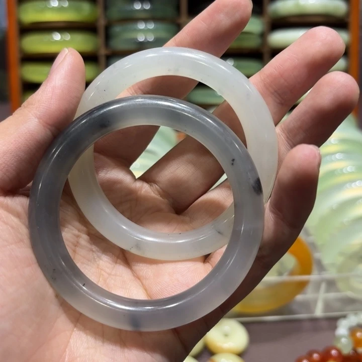 未镶嵌岫玉手镯天然